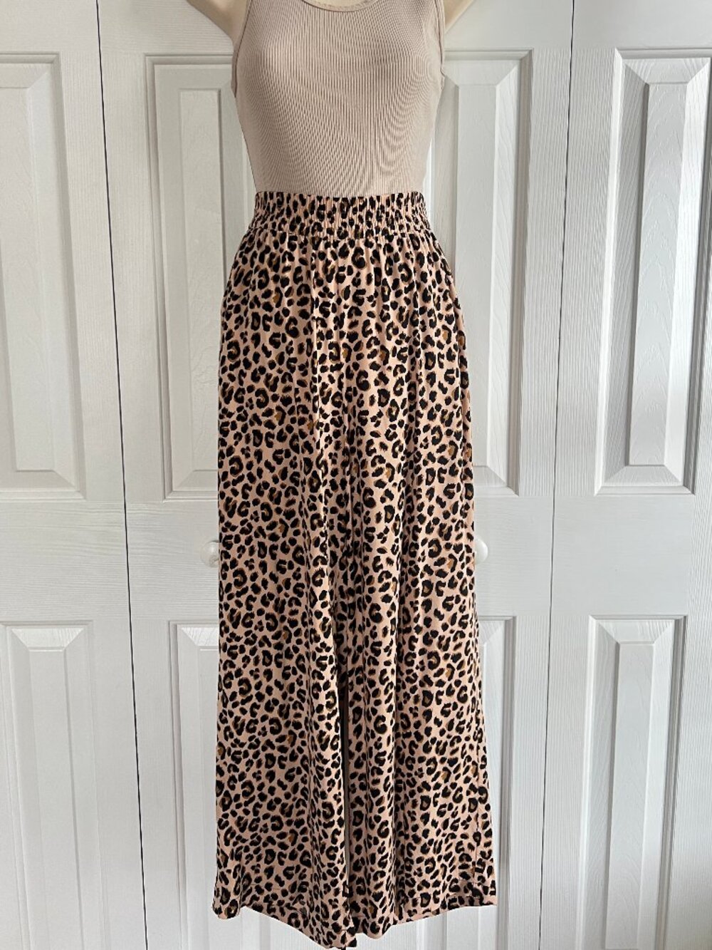 H&M Pull-on Leopard Print Pants – Elastic Waist – Wide Leg – Like New - Picture 2 of 11